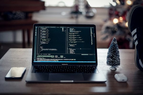 How to implement a secure and efficient data backup strategy for cloud storage?